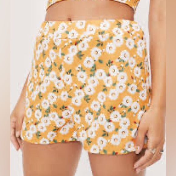 ☎️ NWT Nasty Gal sz S/4 Daisy Floral High Waisted Co-ord Shorts Mustard yellow - Picture 8 of 9